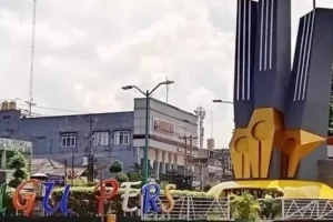 Tugu Pers Jambi, monumen dengan patung dan tulisan 'Pers'