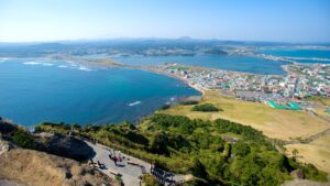 Pemandangan udara Seongsan Ilchulbong, kawah vulkanik di Pulau Jeju.